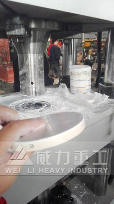160吨粉末成型液压机试机