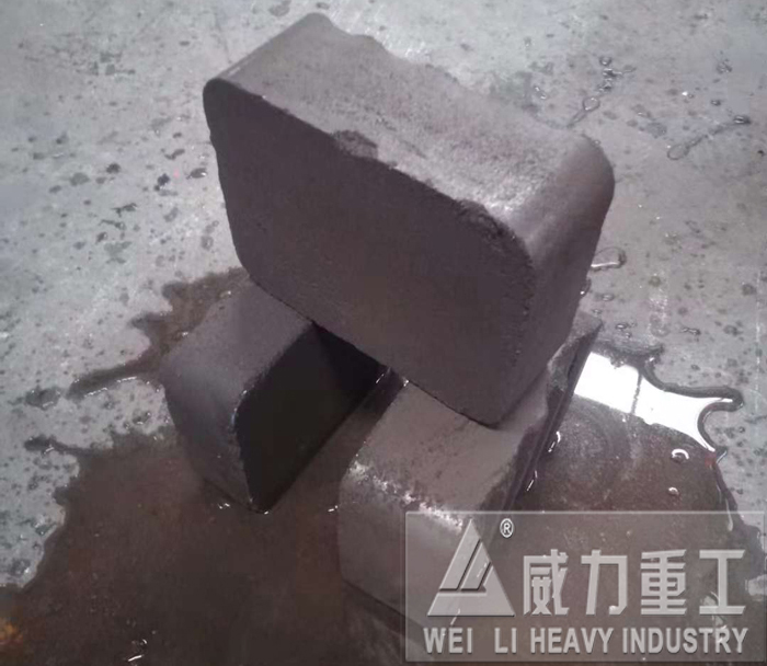 630吨液压机压制成型稀土合金块