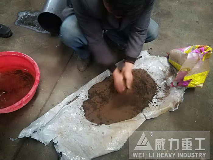 稀土合金粉末加水搅拌均匀