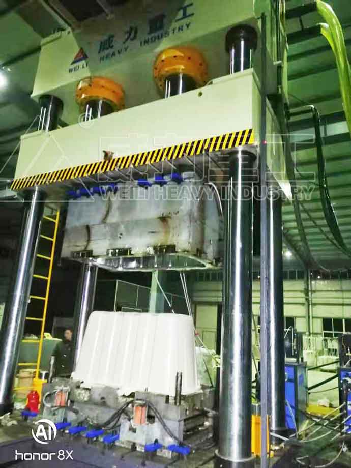 2000吨框架式液压机