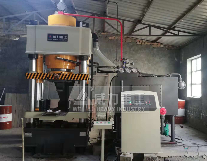四梁四柱液压机用于盐砖压块