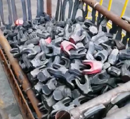 模锻成型的汽车零件接叉