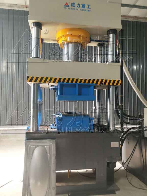 400吨不锈钢水箱冲压板成型液压机