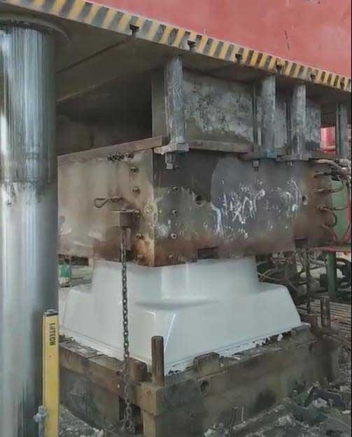 玻璃钢风机罩壳液压机模压生产过程