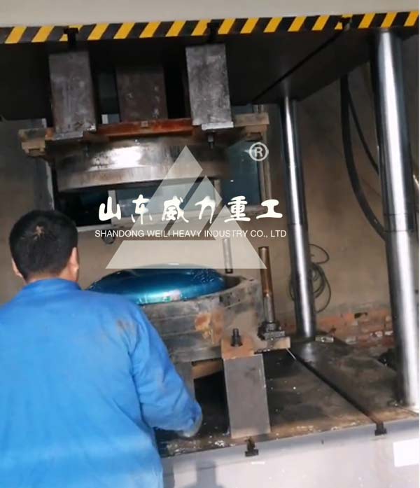 500吨四柱液压机拉伸保温桶内胆封头