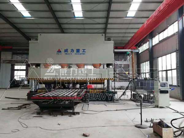 1000吨集装箱板冲压成型液压机