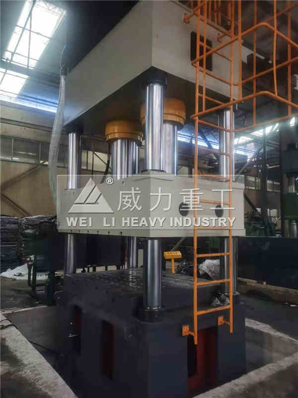 800吨四柱液压机