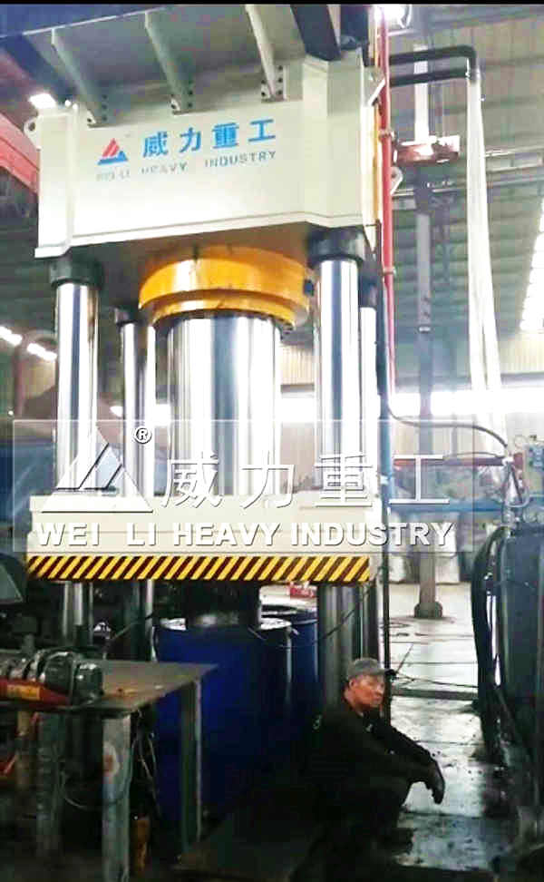 1500吨石墨坩埚成型液压机