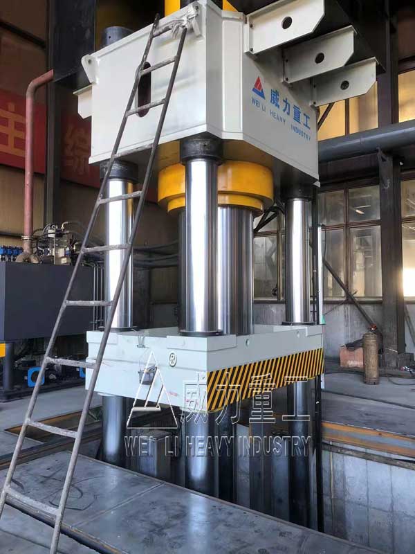 1500吨石墨坩埚成型液压机