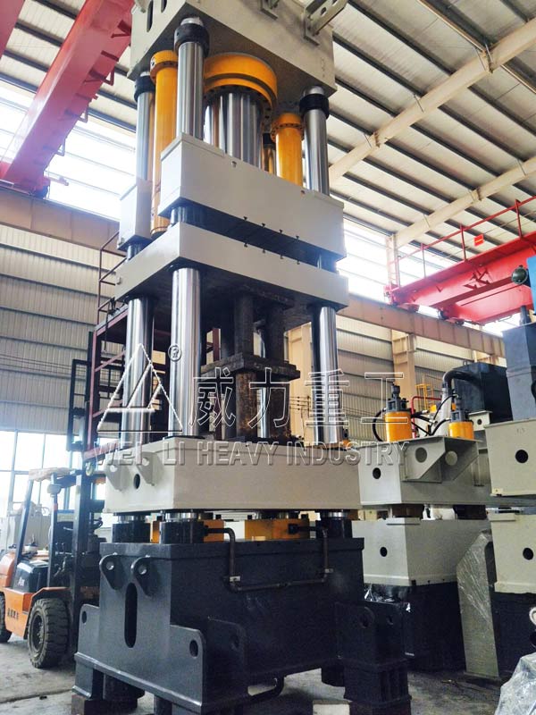800吨五梁四柱液压机用于石墨匣钵生产